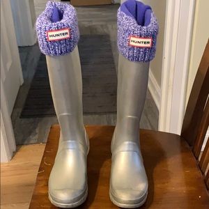 Hunter women’s rain boots with inserts.  Size 8.